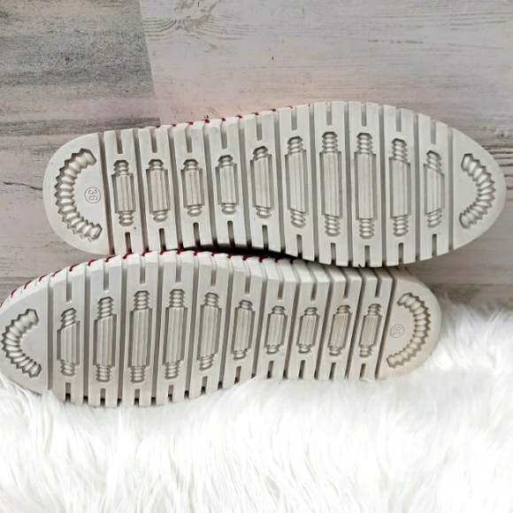 EUC NEEFS SLIP ON SHOES - Picture 6 of 9